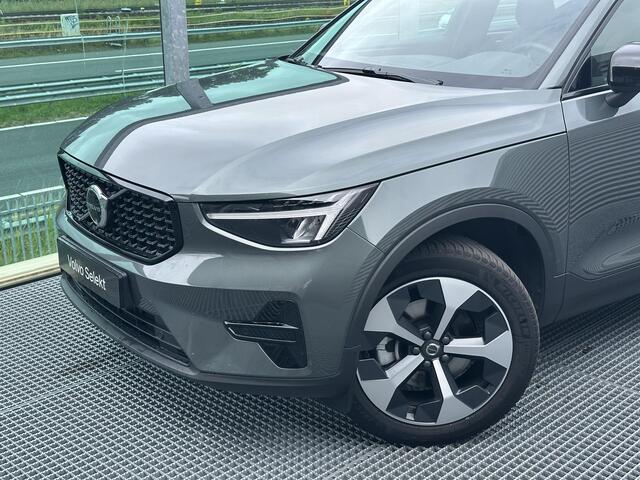 Volvo XC40 2.0 B4 Plus Dark Mild hybrid, Automaat, Trekhaak semi elektrisch wegklapbaar, 19 inch wielen met all-season banden, Verwarmde voorruit, Stoel- en stuurwielverwarming