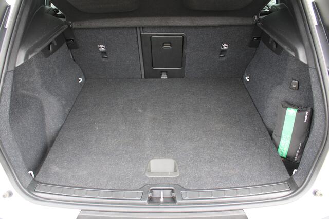 Volvo XC40 T4 211PK Automaat Recharge Inscription Expression | Org. NL | Camera | AppleCarplay | PDC V+A | DAB Audio | 18" LMV |