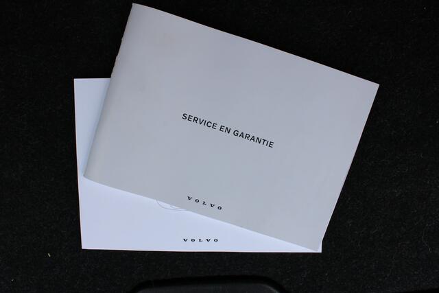 Volvo XC40 T4 211PK Automaat Recharge Inscription Expression | Org. NL | Camera | AppleCarplay | PDC V+A | DAB Audio | 18" LMV |