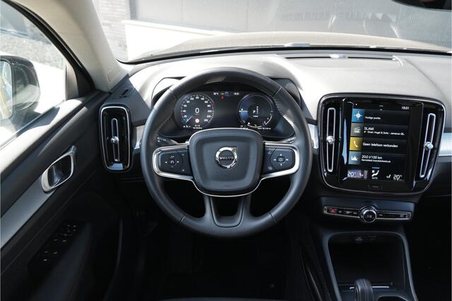 Volvo XC40 1.5 T4 Recharge Inscription - Navi - Trekhaak - ACC - Stoel/Stoelverwarming - Keyless - Camera - Rijklaar