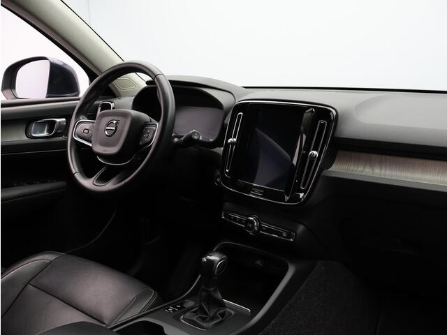 Volvo XC40 1.5 T3 Inscription / Trekhaak / Stoelverwarming /Harman Kardon Audio / Cruise Control / Achteruitrijcamera / Leder / All Season Banden
