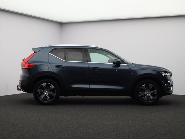 Volvo XC40 1.5 T3 Inscription / Trekhaak / Stoelverwarming /Harman Kardon Audio / Cruise Control / Achteruitrijcamera / Leder / All Season Banden