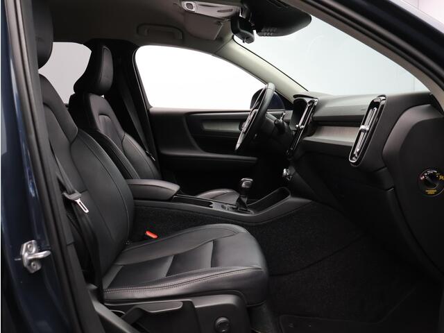 Volvo XC40 1.5 T3 Inscription / Trekhaak / Stoelverwarming /Harman Kardon Audio / Cruise Control / Achteruitrijcamera / Leder / All Season Banden