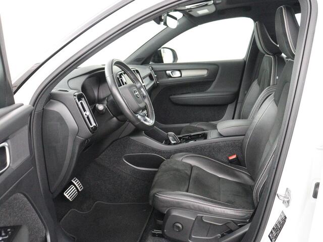 Volvo XC40 Recharge P8 AWD R-Design | SOH 97.1% | Trekhaak | Panoramadak | Leder/alcantara | Stuur/stoel verwarming | Park assit | Carplay |