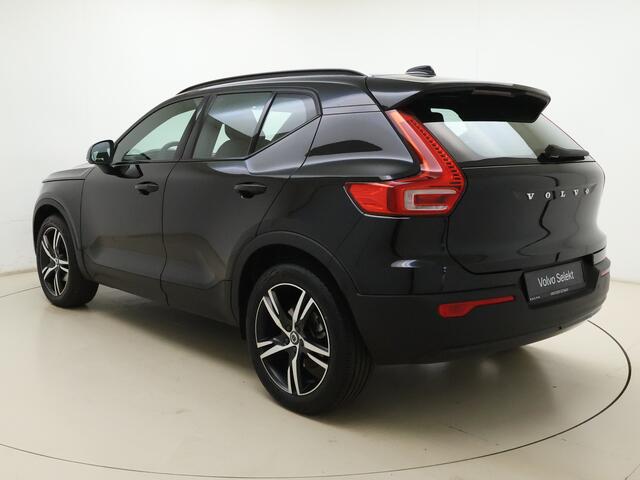 Volvo XC40 B4 211pk Automaat R-Design / Adapt. Cruise / Stoelverwarming / Trekhaak / 19'' / DAB / Alarm 3 / PDC + Camera / Lane Keeping Aid /
