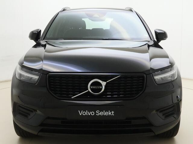 Volvo XC40 B4 211pk Automaat R-Design / Adapt. Cruise / Stoelverwarming / Trekhaak / 19'' / DAB / Alarm 3 / PDC + Camera / Lane Keeping Aid /