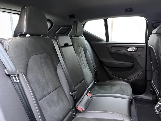 Volvo XC40 B4 211pk Automaat R-Design / Adapt. Cruise / Stoelverwarming / Trekhaak / 19'' / DAB / Alarm 3 / PDC + Camera / Lane Keeping Aid /
