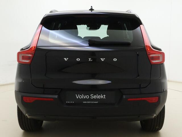 Volvo XC40 B4 211pk Automaat R-Design / Adapt. Cruise / Stoelverwarming / Trekhaak / 19'' / DAB / Alarm 3 / PDC + Camera / Lane Keeping Aid /