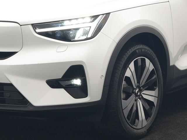 Volvo XC40 Recharge Ultimate 69 kWh 232pk Dealer O.H | Panodak | 360 Camera | Adaptive Cruise | Harman / Kardon | Alcantara Sportstoelen Memory & Verwarmd | BLIS | Keyless | Apple Carplay | Pilot Assist | Stuurverwarming | Google Assistant & Maps | Navigatie | DAB |