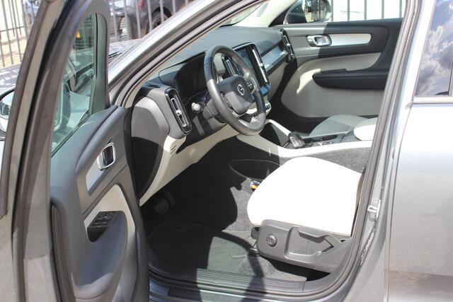 Volvo XC40 2.0 T4 190 PK Automaat, 360 gr. camera, Leer, Navi