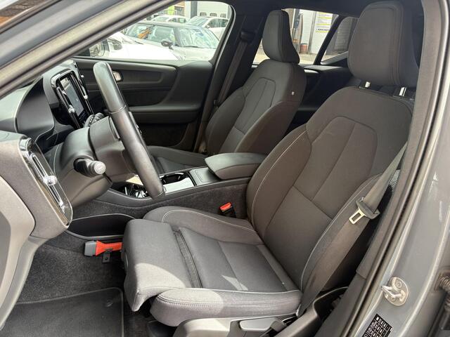 Volvo XC40 Recharge Core 70 kWh 231pk NL-AUTO/1E EIG./CARPLAY/SOH 94,7%