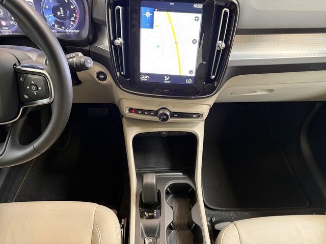 Volvo XC40 1.5 T2 Momentum Business I Leder I CarPlay I Adaptive I Elek. achterklep I Camera