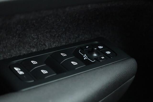 Volvo XC40 T4 Plug-in hybrid Plus Bright | Adapt. Cruise | Stoel- Stuurverw. | Camera | NAV + CarPlay | Bliss (Dodehoekdet. |