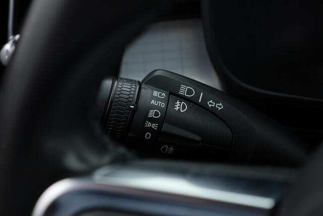Volvo XC40 T4 Plug-in hybrid Plus Bright | Adapt. Cruise | Stoel- Stuurverw. | Camera | NAV + CarPlay | Bliss (Dodehoekdet. |