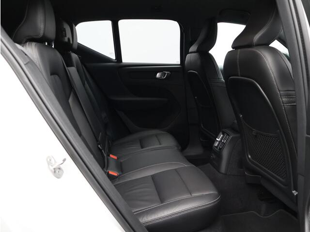 Volvo XC40 1.5 T4 Recharge R-Design / Leder / Stoel- + Stuurwielverwarming / Achteruitrijcamera / Cruise Control /