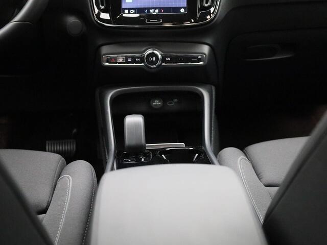 Volvo XC40 Recharge Core 69 kWh | ANDROID/APPLE | LED | CAM