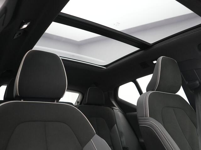 Volvo XC40 Recharge Ultimate 70 kWh 232pk Dealer O.H | Panodak | Adaptive Cruise | Harman / Kardon | 360 Camera | Alcantara Sportstoelen Memory & Verwarmd | Apple Carplay | Keyless | Stuurverwarming | BLIS | Google Assistant & Maps | Virtual | Navigatie | DAB | 20"L