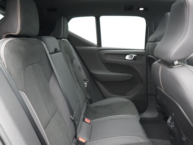 Volvo XC40 Recharge Ultimate 70 kWh 232pk Dealer O.H | Panodak | Adaptive Cruise | Harman / Kardon | 360 Camera | Alcantara Sportstoelen Memory & Verwarmd | Apple Carplay | Keyless | Stuurverwarming | BLIS | Google Assistant & Maps | Virtual | Navigatie | DAB | 20"L