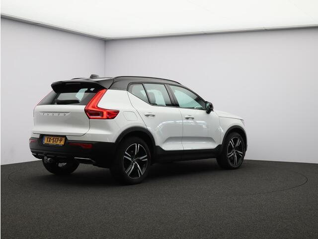 Volvo XC40 2.0 T4 R-Design / Trekhaak / Panoramadak / Stoelverwarming / Lederen Bekleding / Elektrische Stoelen / Pilot Assist / ACC /