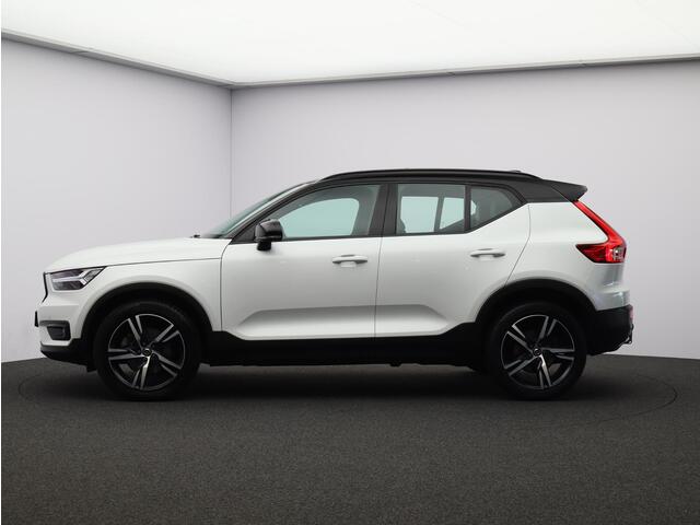 Volvo XC40 2.0 T4 R-Design / Trekhaak / Panoramadak / Stoelverwarming / Lederen Bekleding / Elektrische Stoelen / Pilot Assist / ACC /