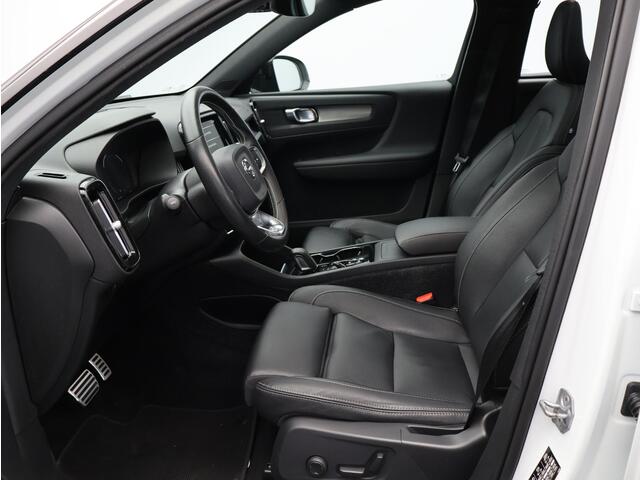 Volvo XC40 2.0 T4 R-Design / Trekhaak / Panoramadak / Stoelverwarming / Lederen Bekleding / Elektrische Stoelen / Pilot Assist / ACC /