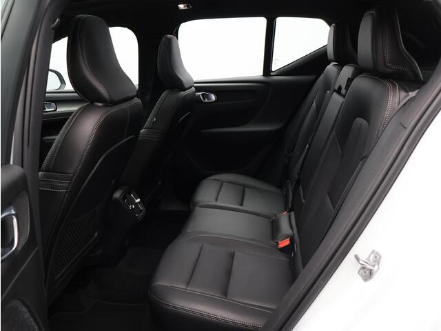 Volvo XC40 2.0 T4 R-Design / Trekhaak / Panoramadak / Stoelverwarming / Lederen Bekleding / Elektrische Stoelen / Pilot Assist / ACC /