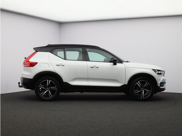 Volvo XC40 2.0 T4 R-Design / Trekhaak / Panoramadak / Stoelverwarming / Lederen Bekleding / Elektrische Stoelen / Pilot Assist / ACC /