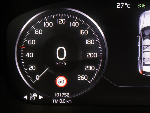 Volvo XC40 2.0 T4 R-Design / Trekhaak / Panoramadak / Stoelverwarming / Lederen Bekleding / Elektrische Stoelen / Pilot Assist / ACC /