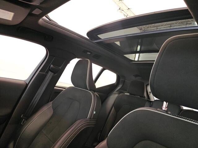 Volvo XC40 Recharge P8 AWD R-Design PANODAK | TREKHAAK