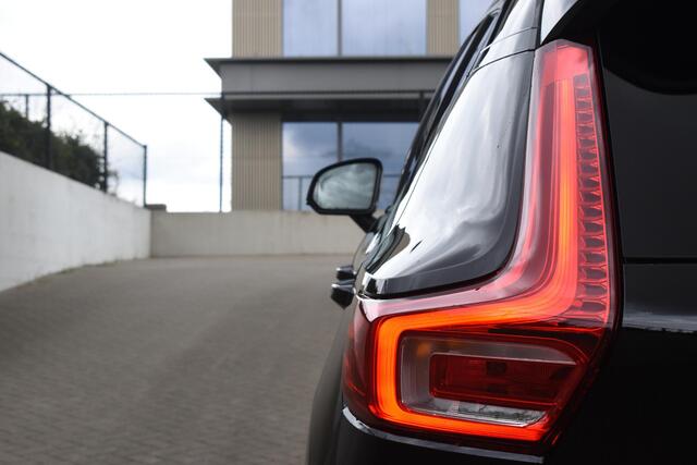 Volvo XC40 B4 211PK Automaat Plus Dark