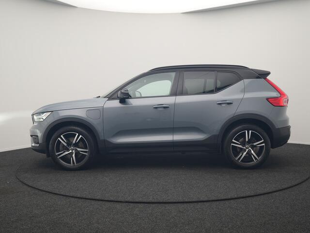 Volvo XC40 1.5 T5 Recharge R-Design PHEV 211pk Dealer O.H | Trekhaak Af Fabriek | Adaptive Cruise | Camera | Sportstoelen Memory & Verwarmd | Keyless | BLIS | Apple Carplay | Stuurverwarming | Pilot Assist | Virtual | Navigatie | DAB | 19"L.M | Plug In Hybrid |