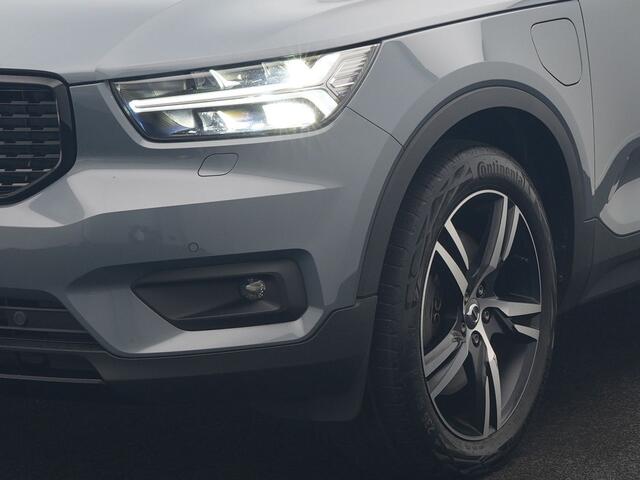 Volvo XC40 1.5 T5 Recharge R-Design PHEV 211pk Dealer O.H | Trekhaak Af Fabriek | Adaptive Cruise | Camera | Sportstoelen Memory & Verwarmd | Keyless | BLIS | Apple Carplay | Stuurverwarming | Pilot Assist | Virtual | Navigatie | DAB | 19"L.M | Plug In Hybrid |