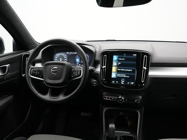 Volvo XC40 1.5 T5 Recharge R-Design PHEV 211pk Dealer O.H | Trekhaak Af Fabriek | Adaptive Cruise | Camera | Sportstoelen Memory & Verwarmd | Keyless | BLIS | Apple Carplay | Stuurverwarming | Pilot Assist | Virtual | Navigatie | DAB | 19"L.M | Plug In Hybrid |