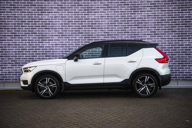 Volvo XC40 1.5 T5 Twin Engine R-Design | Plug-in Hybrid (PHEV) | Achteruitrijcamera | Parkeersensoren | Panoramadak | Keyless Entry | Elektrische Achterklep | Navigatie | Elektrisch Verstelbare Voorstoelen | Stoelverwarming