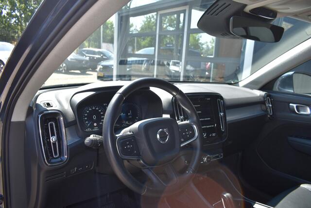 Volvo XC40 T4 Recharge Inscription Expr. | Zwart lederen bekleding | Stoel-/ Stuurwielverwarming | Parkeercamera achter | BLIS | Adaptieve Cruise Control | Standkachel | Trekhaak | Draadloze Telefoonlader | Apple Carplay |