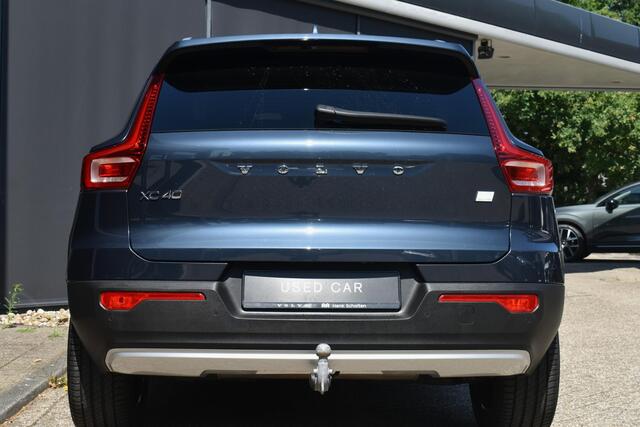 Volvo XC40 T4 Recharge Inscription Expr. | Zwart lederen bekleding | Stoel-/ Stuurwielverwarming | Parkeercamera achter | BLIS | Adaptieve Cruise Control | Standkachel | Trekhaak | Draadloze Telefoonlader | Apple Carplay |