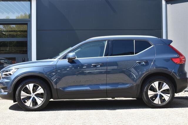 Volvo XC40 T4 Recharge Inscription Expr. | Zwart lederen bekleding | Stoel-/ Stuurwielverwarming | Parkeercamera achter | BLIS | Adaptieve Cruise Control | Standkachel | Trekhaak | Draadloze Telefoonlader | Apple Carplay |