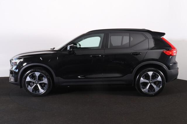 Volvo XC40 B3 Ultra Dark - Panorama/schuifdak - IntelliSafe Assist & Surround - 360º Camera - Harman/Kardon audio - Verwarmde voorstoelen & stuur - Parkeersensoren voor & achter - Elektr. bedienb. voorstoelen met geheugen links - Draadloze tel. lader - Extra getint glas - Inklapbare trekhaak - 19' LMV