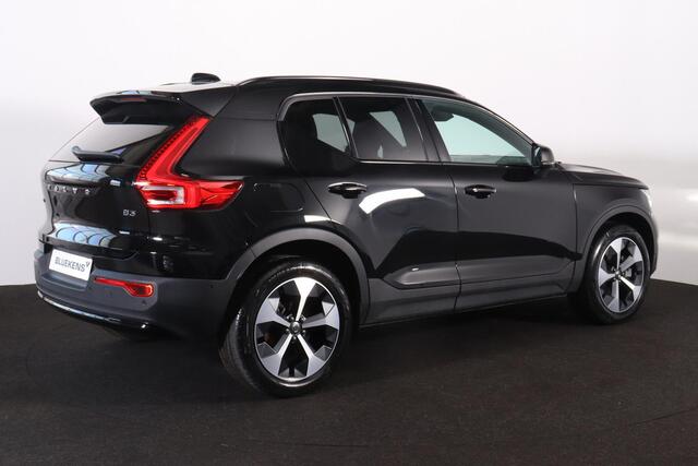 Volvo XC40 B3 Ultra Dark - Panorama/schuifdak - IntelliSafe Assist & Surround - 360º Camera - Harman/Kardon audio - Verwarmde voorstoelen & stuur - Parkeersensoren voor & achter - Elektr. bedienb. voorstoelen met geheugen links - Draadloze tel. lader - Extra getint glas - Inklapbare trekhaak - 19' LMV