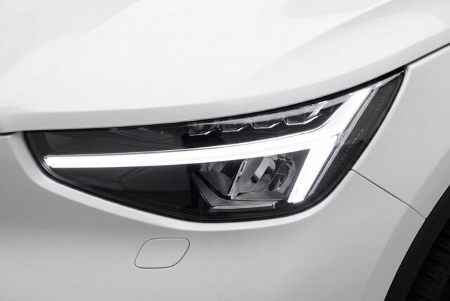 Volvo XC40 2.0 B3 MHEV Ultimate Dark Pano l Harman l 360° l Winterpakket