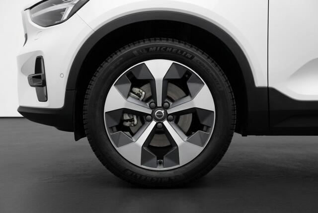 Volvo XC40 2.0 B3 MHEV Ultimate Dark Pano l Harman l 360° l Winterpakket