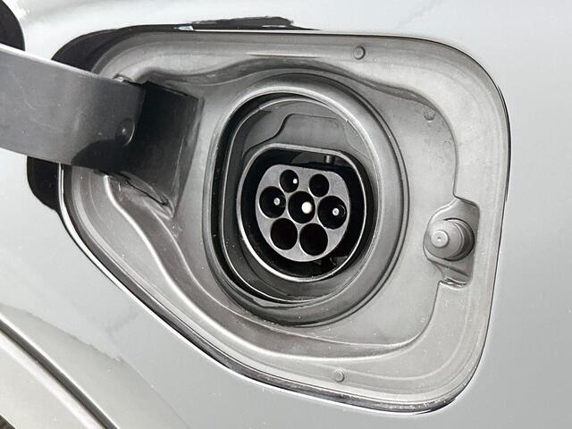Volvo XC40 1.5 T4 Recharge R-Design Expression Auto. Navigatie Apple Carplay/ Android Auto Camera Parkeersensoren achter Adaptive Cruise Control Full Led Virtual Cockpit Climate Control Lichtmetalen velgen