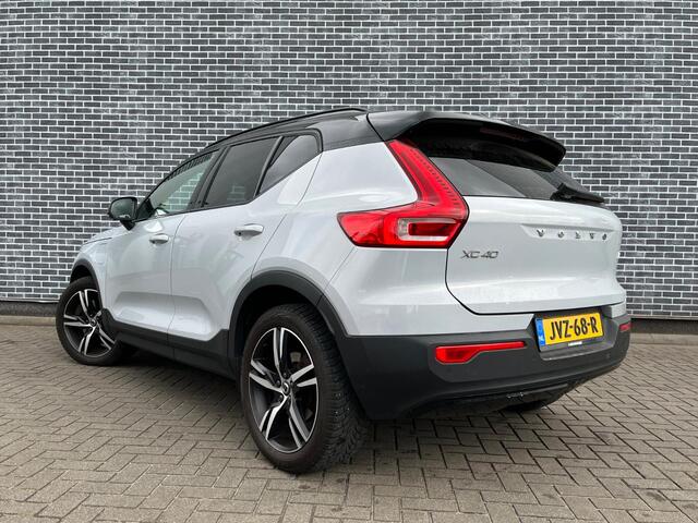 Volvo XC40 1.5 T5 Recharge R-Design | Plug-in Hybrid (PHEV) | Trekhaak | Panoramadak | Harman Kardon Audio | 360 Graden Camera | Parkeersensoren | Stoelverwarming | LED Koplampen Adaptief | Keyless Entry | Elektrische Achterklep | Cruise Control | BLIS | Navigatie