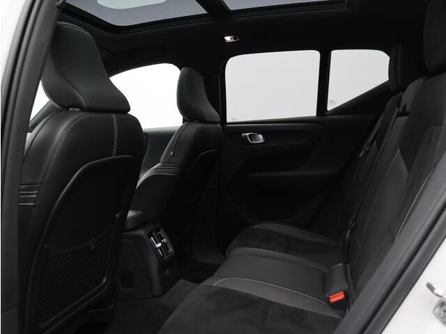 Volvo XC40 T5 262PK Plug in Hybrid R-Design / Trekhaak / Panoramisch Dak / Verwarmbare Voorstoelen+Stuurwiel / Adaptive Cruise / Extra Getint Glas /