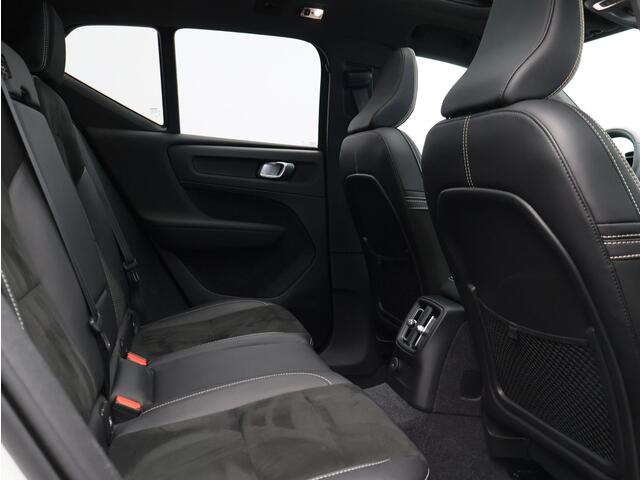 Volvo XC40 T5 262PK Plug in Hybrid R-Design / Trekhaak / Panoramisch Dak / Verwarmbare Voorstoelen+Stuurwiel / Adaptive Cruise / Extra Getint Glas /