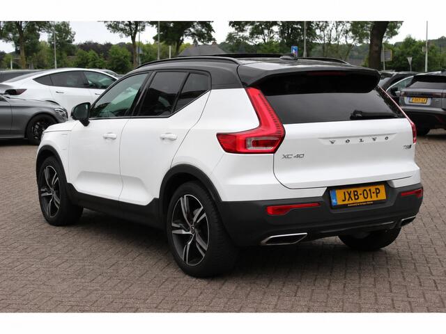 Volvo XC40 1.5 T5 Twin Engine R-Design / Panoramadak / Camera / 20'' / Stoel+Stuurverwarming / CarPlay / Dodehoek / DAB / Cruise Control Adaptief