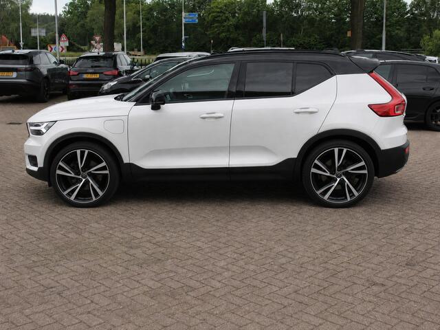 Volvo XC40 1.5 T5 Twin Engine R-Design / Panoramadak / Camera / 20'' / Stoel+Stuurverwarming / CarPlay / Dodehoek / DAB / Cruise Control Adaptief