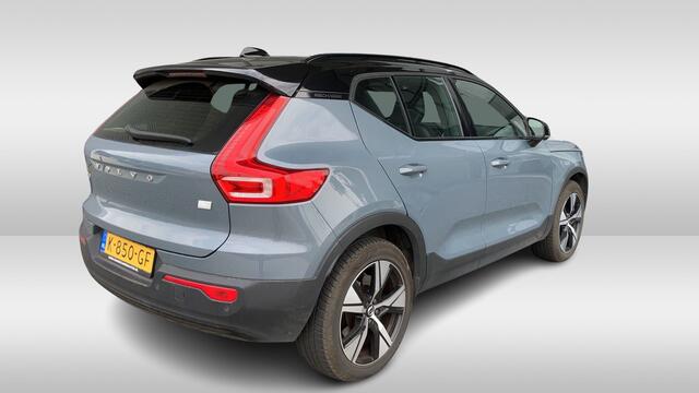 Volvo XC40 Recharge P8 AWD R-Design / Trekhaak / Panoramadak / Camera / Keyless / Harman Kardon / 19'' / Half leder / Stuur+Stoelverwarming / DAB / Dodehoek / ACC