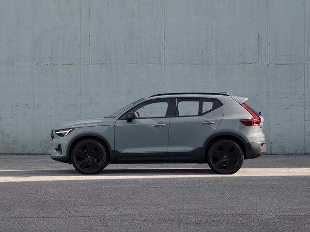 Volvo XC40 B4 Plus Black Edition | Panoramadak | Parkeercamera | Harman Kardon | Stoel- en stuurverwarming | Elektrische stoelen