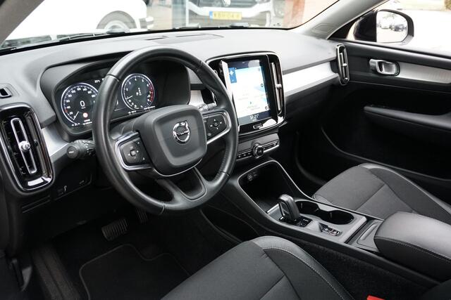 Volvo XC40 1.5 T3 Momentum Pro + DEALER ONDERHOUDEN + CAMERA / CARPLAY